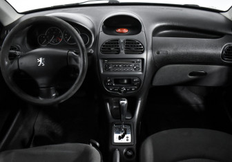 Подержанный автомобиль Peugeot 206 Sedan 2009 года (13 фото)