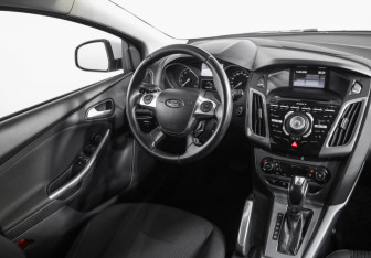 Подержанный автомобиль Ford Focus Hatchback 2012 года (9 фото)