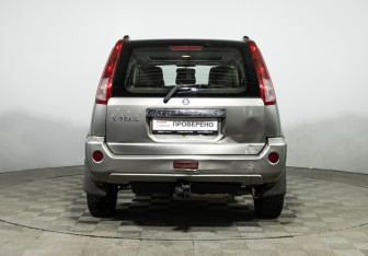 Подержанный автомобиль Nissan X-Trail 2006 года (6 фото)