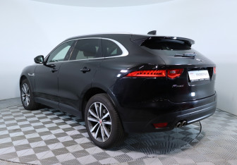 Подержанный автомобиль Jaguar F-Pace 2016 года (8 фото)