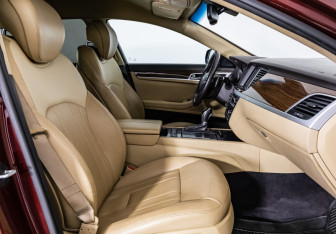 Подержанный автомобиль Hyundai Genesis 2014 года (18 фото)