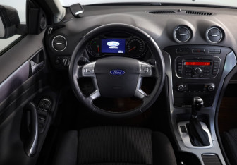 Подержанный автомобиль Ford Mondeo Sedan 2013 года (10 фото)