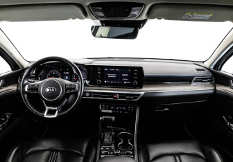 Подержанный автомобиль Kia K5 2021 года (11 фото)