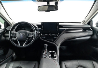 Подержанный автомобиль Toyota Camry Sedan 2021 года (26 фото)