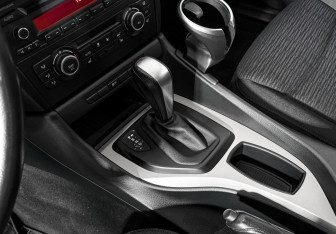 Подержанный автомобиль BMW X1 2014 года (11 фото)