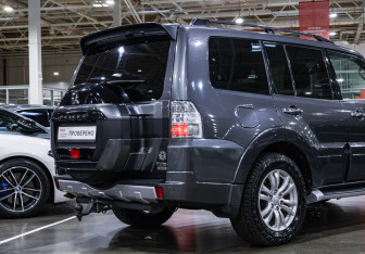 Подержанный автомобиль Mitsubishi Pajero 2017 года (6 фото)