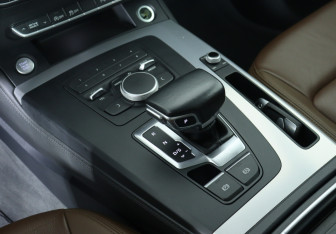 Подержанный автомобиль Audi Q5 2017 года (12 фото)