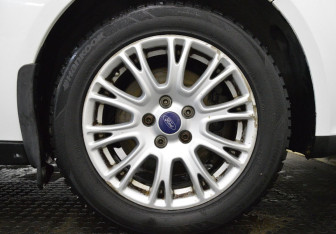 Подержанный автомобиль Ford Focus Hatchback 2013 года (9 фото)