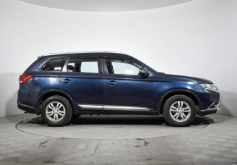 Подержанный автомобиль Mitsubishi Outlander 2017 года (4 фото)