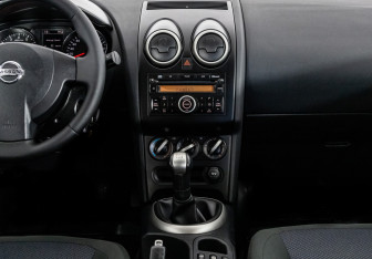 Подержанный автомобиль Nissan Qashqai 2010 года (11 фото)