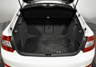 Подержанный автомобиль Skoda Octavia Liftback 2014 года (17 фото)