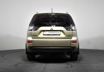 Подержанный автомобиль Mitsubishi Outlander 2008 года (6 фото)