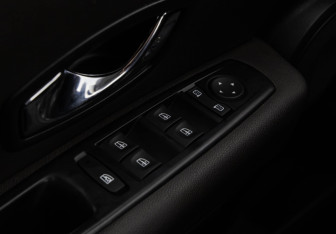 Подержанный автомобиль Renault Fluence 2014 года (16 фото)