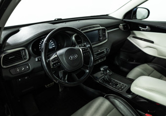 Подержанный автомобиль Kia Sorento 2018 года (11 фото)