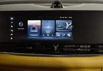 Подержанный автомобиль Voyah Dream 2023 года (22 фото)