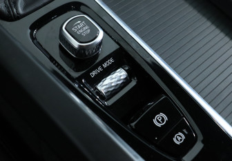 Подержанный автомобиль Volvo S60 2020 года (17 фото)