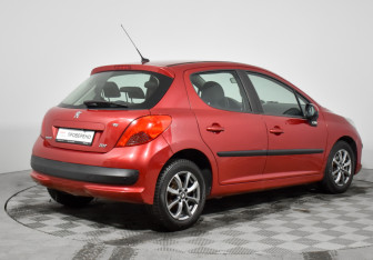 Подержанный автомобиль Peugeot 207 Hatchback 2008 года (5 фото)