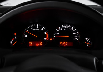 Подержанный автомобиль Nissan Pathfinder 2013 года (18 фото)