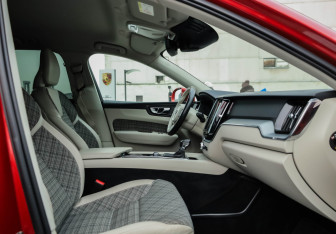 Подержанный автомобиль Volvo XC60 2020 года (31 фото)