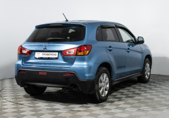 Подержанный автомобиль Mitsubishi ASX 2011 года (6 фото)