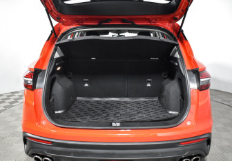 Подержанный автомобиль Geely Coolray 2023 года (20 фото)