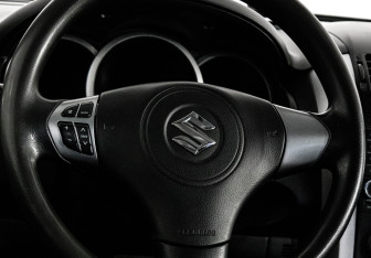 Подержанный автомобиль Suzuki Grand Vitara 2011 года (11 фото)