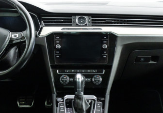 Подержанный автомобиль Volkswagen Passat Sedan 2019 года (14 фото)