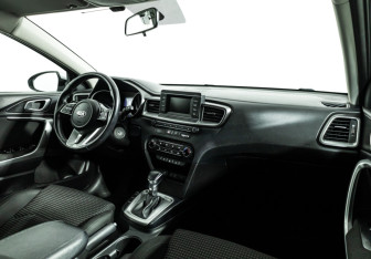 Подержанный автомобиль Kia Ceed Hatchback 2018 года (9 фото)