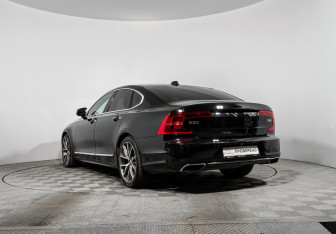 Подержанный автомобиль Volvo S90 2019 года (7 фото)