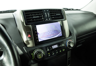 Подержанный автомобиль Toyota Land Cruiser Prado 2013 года (15 фото)