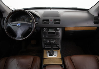 Подержанный автомобиль Volvo XC90 2008 года (9 фото)