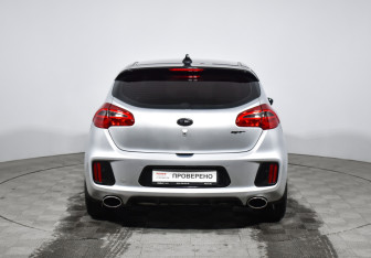 Подержанный автомобиль Kia Ceed GT 2017 года (6 фото)