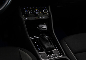 Подержанный автомобиль Skoda Karoq 2021 года (13 фото)