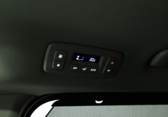 Подержанный автомобиль Kia Carnival 2023 года (25 фото)