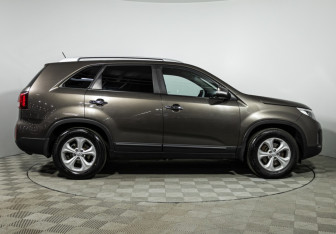 Подержанный автомобиль Kia Sorento 2016 года (4 фото)