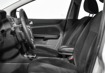 Подержанный автомобиль Ford Focus Hatchback 2006 года (10 фото)