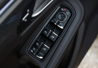 Подержанный автомобиль Porsche Macan 2014 года (29 фото)