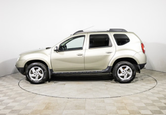 Подержанный автомобиль Renault Duster 2013 года (8 фото)