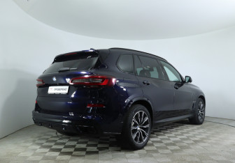 Подержанный автомобиль BMW X5 2022 года (5 фото)