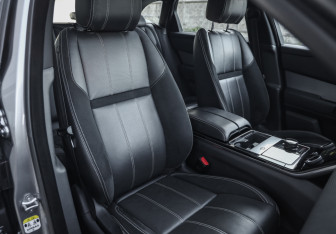 Подержанный автомобиль Land Rover Range Rover Velar 2019 года (33 фото)