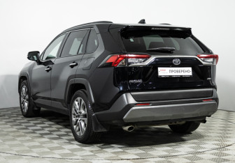 Подержанный автомобиль Toyota RAV4 2021 года (7 фото)