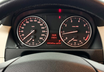 Подержанный автомобиль BMW X1 2013 года (17 фото)