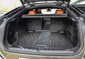 Подержанный автомобиль BMW X6 2023 года (35 фото)
