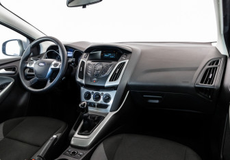 Подержанный автомобиль Ford Focus Sedan 2012 года (9 фото)