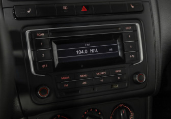 Подержанный автомобиль Volkswagen Polo Sedan 2015 года (13 фото)