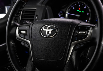 Подержанный автомобиль Toyota Land Cruiser Suv 2018 года (12 фото)