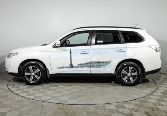Подержанный автомобиль Mitsubishi Outlander 2012 года (8 фото)