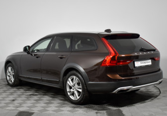 Подержанный автомобиль Volvo V90 Cross Country 2019 года (7 фото)