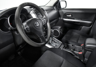 Подержанный автомобиль Suzuki Grand Vitara 2007 года (9 фото)