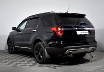 Подержанный автомобиль Ford Explorer 2016 года (7 фото)